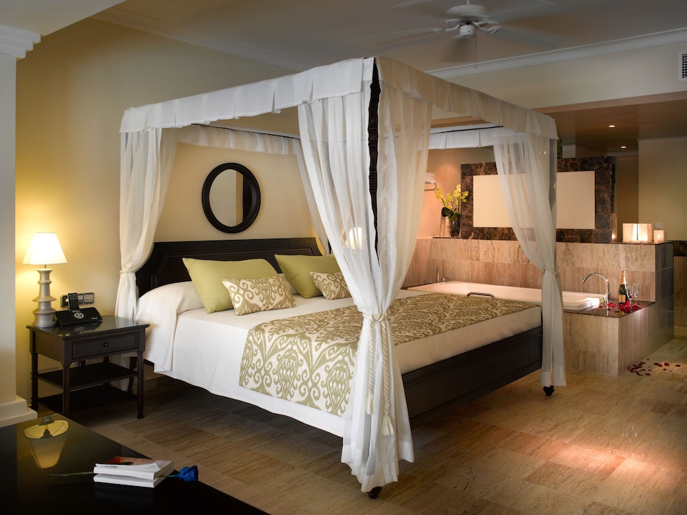 Junior Suite Swim Up