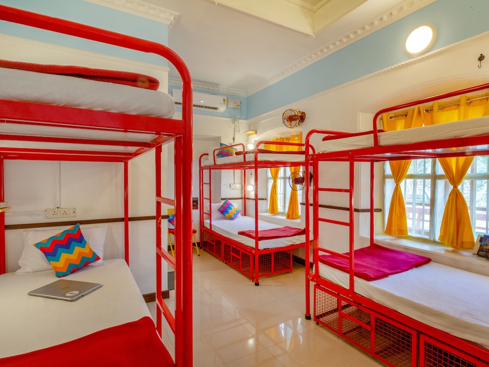 Bed In 6 Bed Mixed AC Dormitory Room With Ensuite Bathroom photo 1