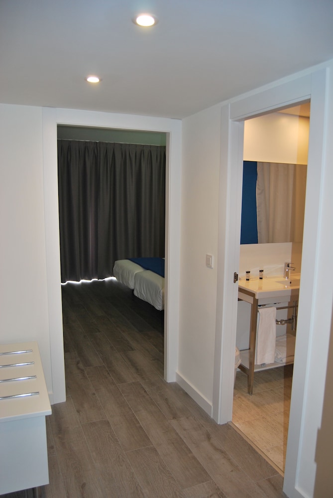 Standard Double Room - Photo 8