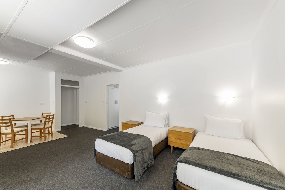 Standard Room, Non Smoking (1 Queen, 1 Full & 1 Twin Bed) - Photo 2