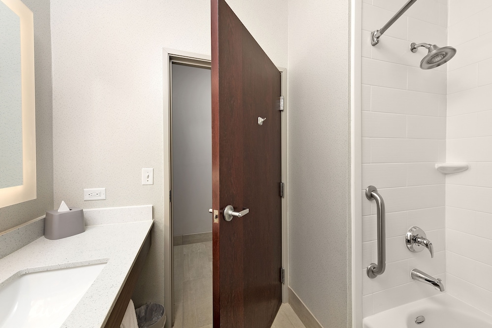 Executive Suite, 1 King Bed, Non Smoking - Photo 2