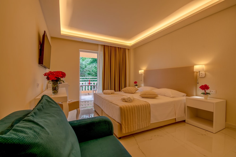 Double Room - Photo 7