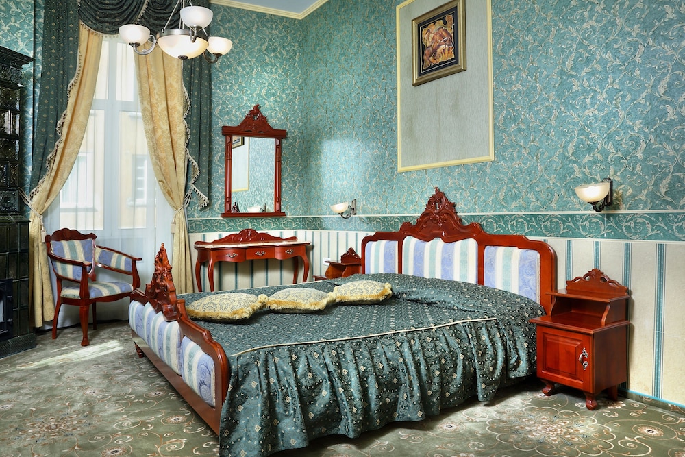 Royal Studio Suite