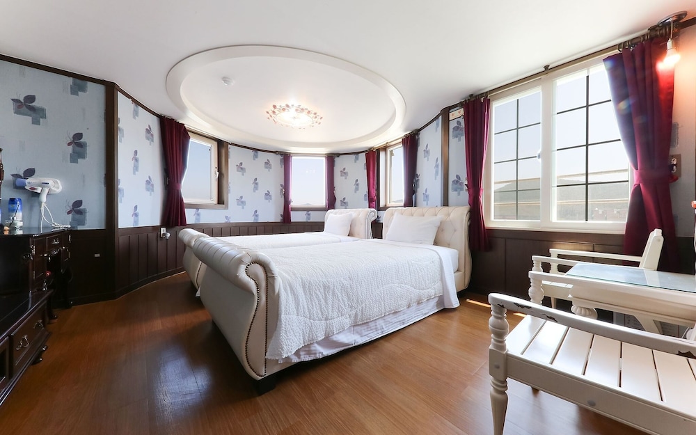 Room (VIP twin)