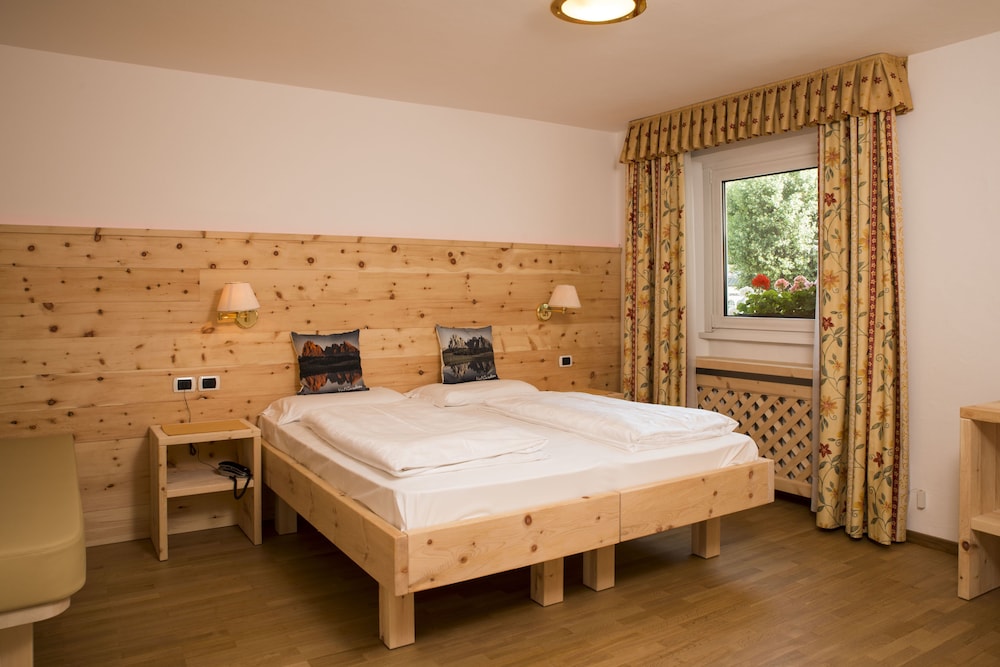 Double or Twin Room photo 3