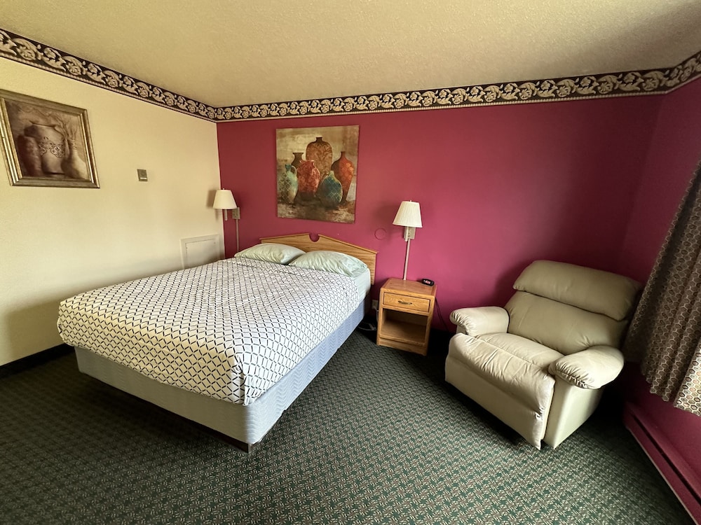 1 Queen Bed photo 1