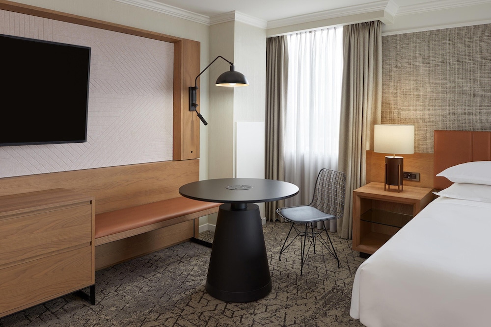 Superior Suite, 1 King Bed with Sofa bed