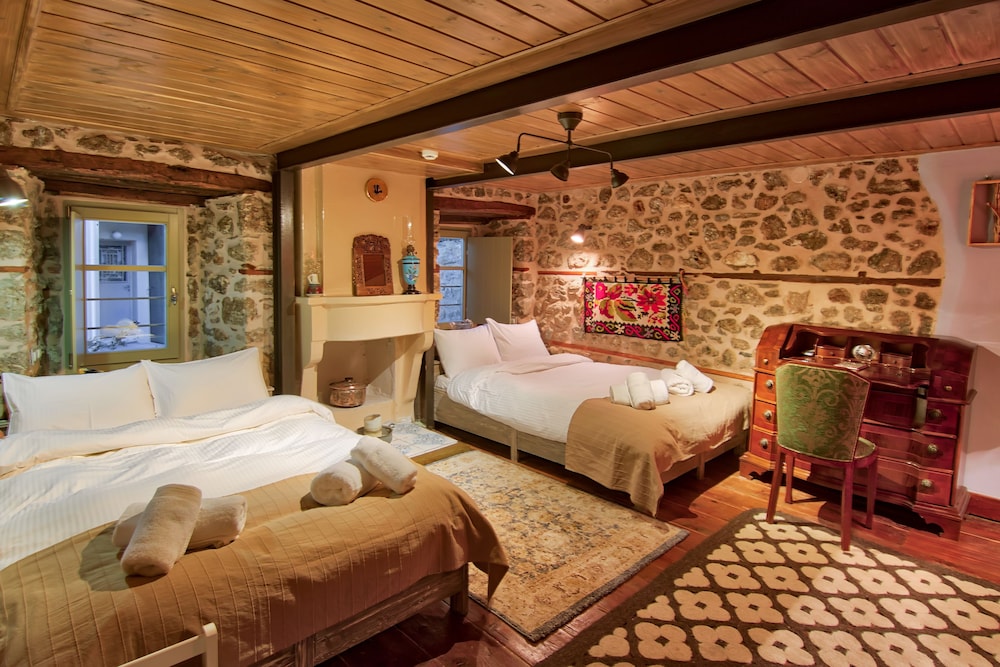 R3 Traditional Quadruple Room