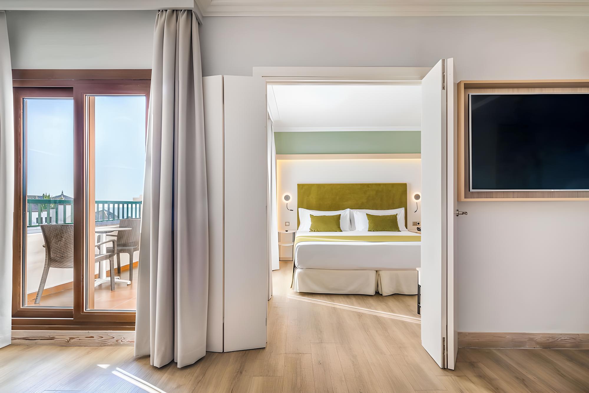 Relax in stylish comfort with stunning views.