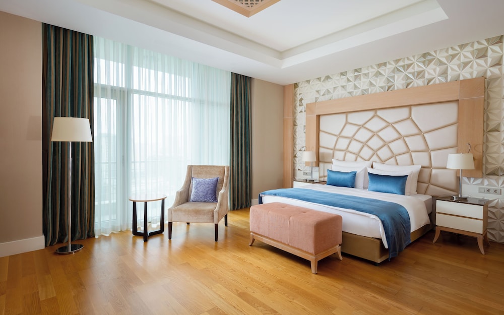 Three Bedroom Deluxe Residential Suite photo 3