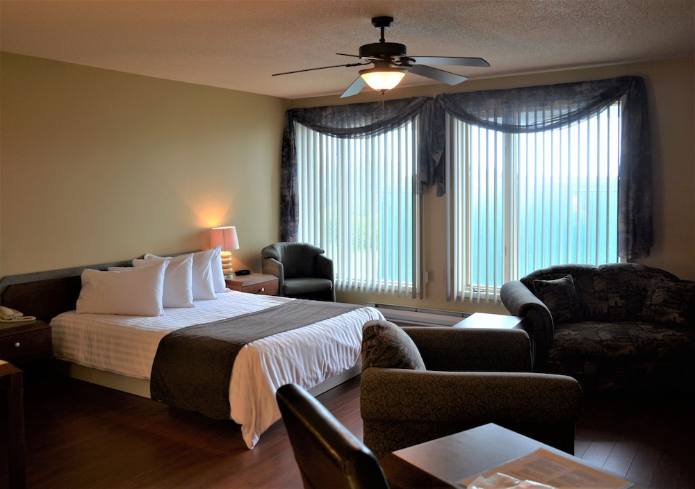 Standard Suite, 1 Queen Bed