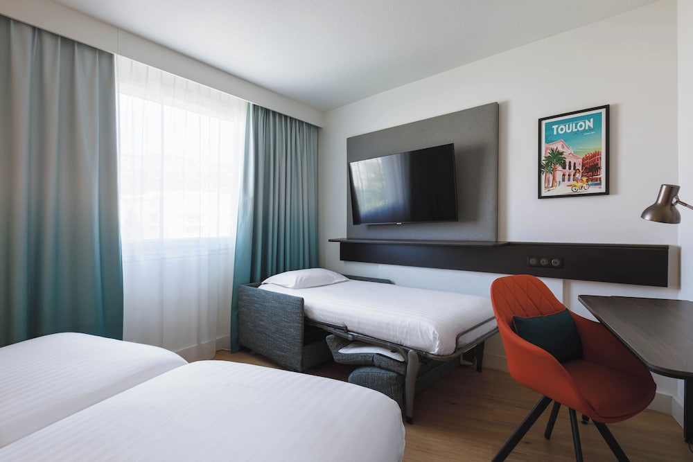 Standard Room, Multiple Beds - Photo 4