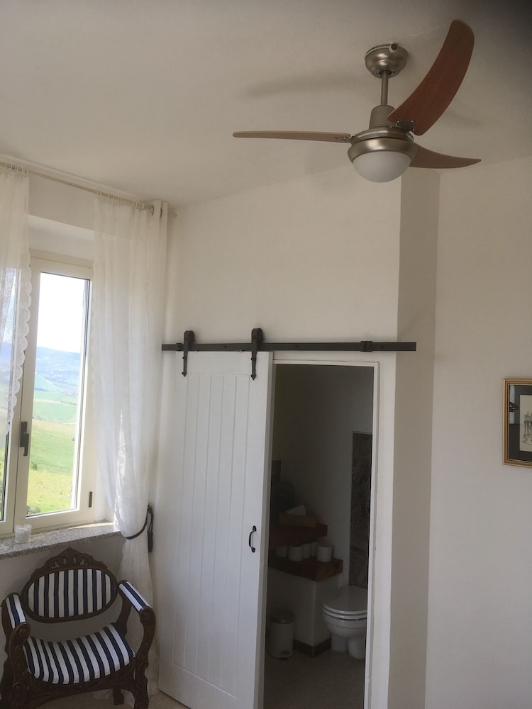 Standard Twin Room, Mountain View photo 3