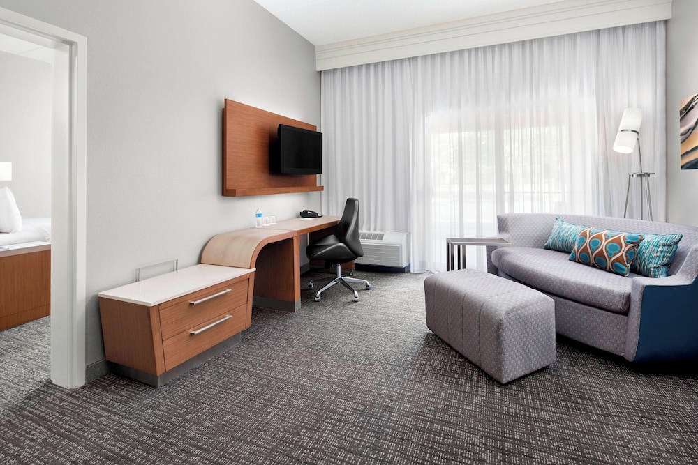 Room, 2 Queen Beds (Mobility Accessible, Roll-In Shower) - Photo 3