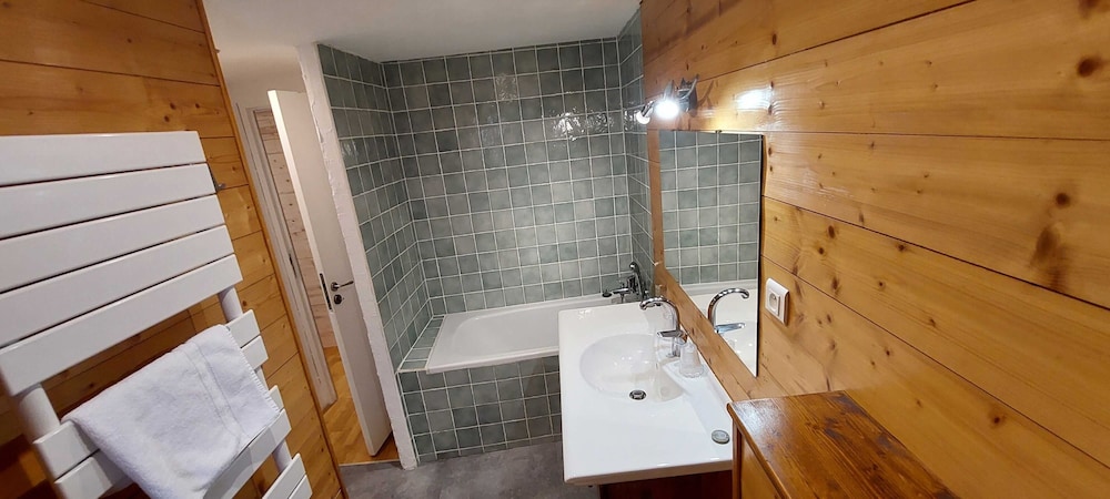 Classic Quadruple Room, Ensuite, Mountain View (Chambre 9 (2 pers)) photo 2