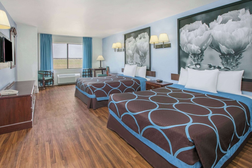 Room, 2 Queen Beds, Accessible, Smoking (Mobility/Hearing, Bathtub w/Grab bars) photo 1