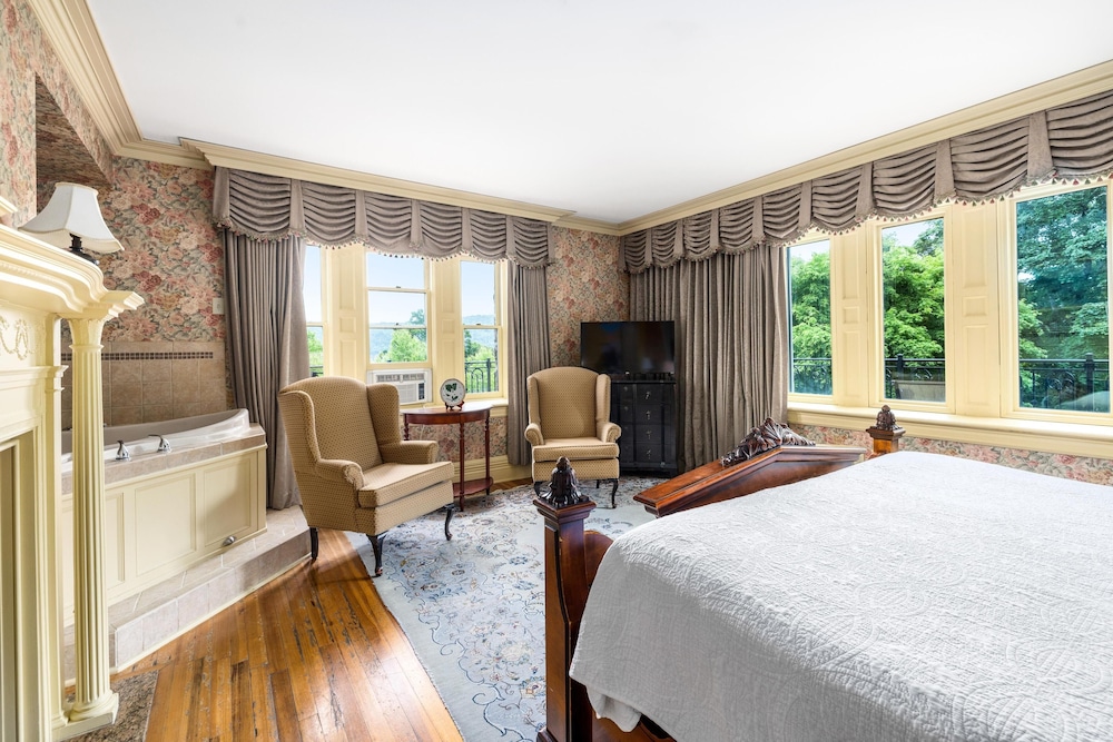 Montcalm Suite photo 2