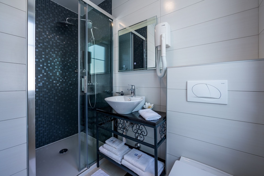 Superior Double Room (201)