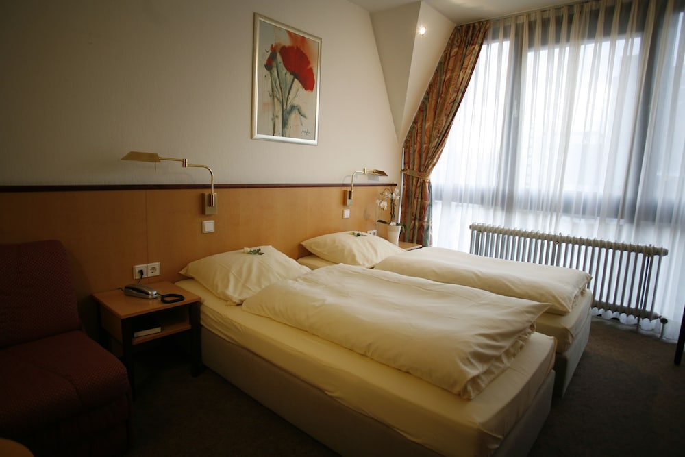 Double Room, Non Smoking (Sunny Side) - Photo 2