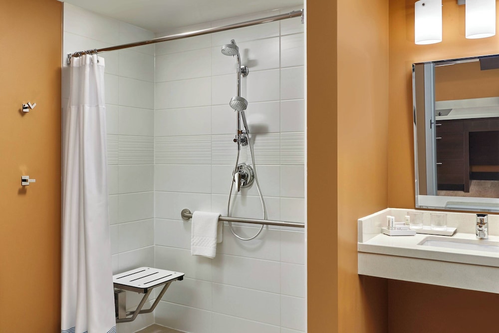 Suite, 1 Bedroom - Photo 10