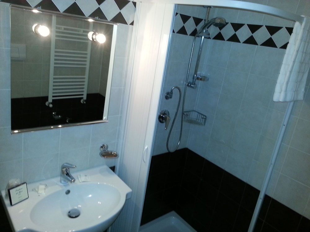 Deluxe Double or Twin Room, City View photo 3