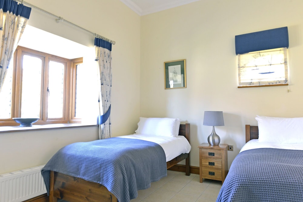 House, 6 Bedrooms, Sea View photo 2