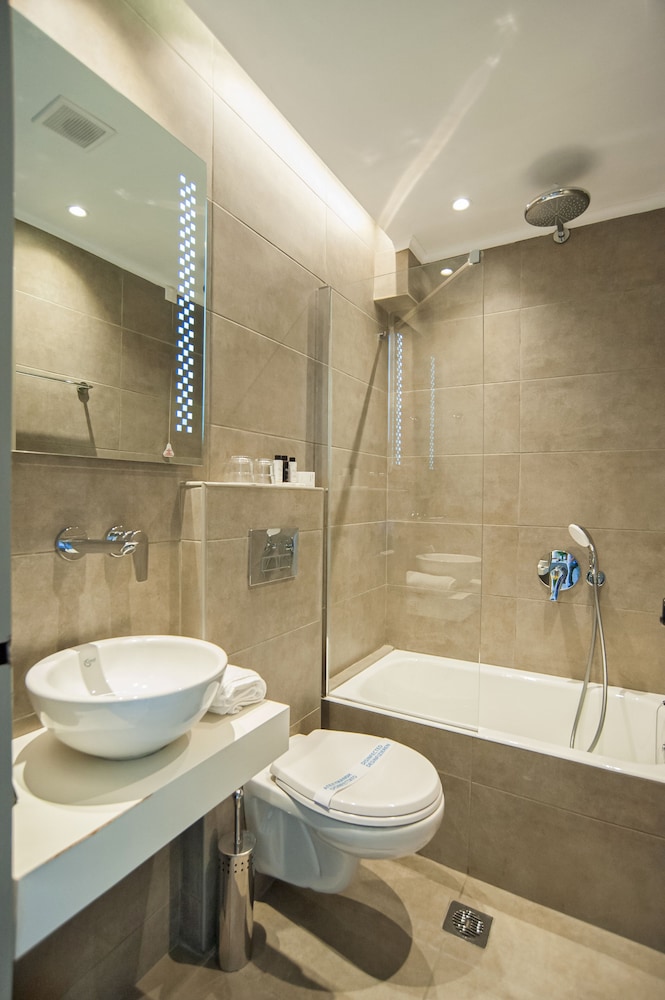 Double or Twin Room with Balcony - Photo 10