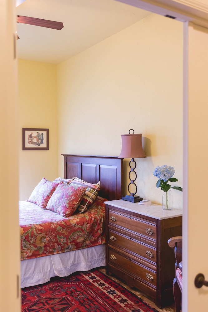 Quadruple Room, 2 Queen Beds, Non Smoking