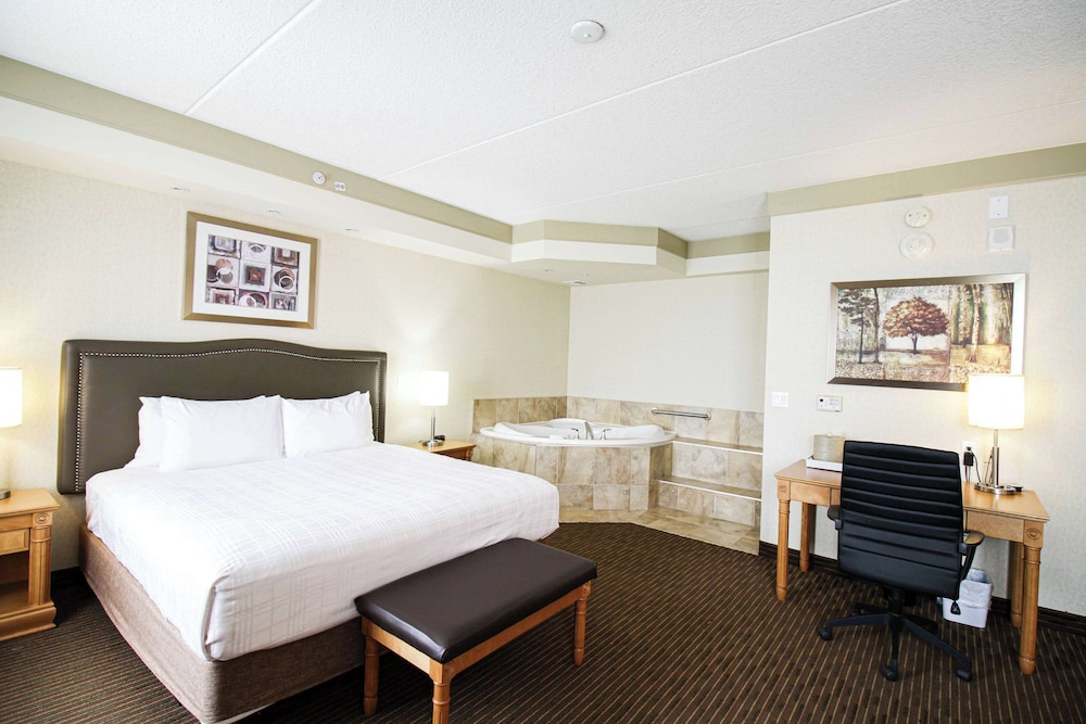 Suite, 1 King Bed with Sofa bed, Non Smoking - Photo 2