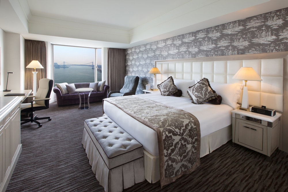 Classic Room, 1 King Bed, Bay View (High Floor)