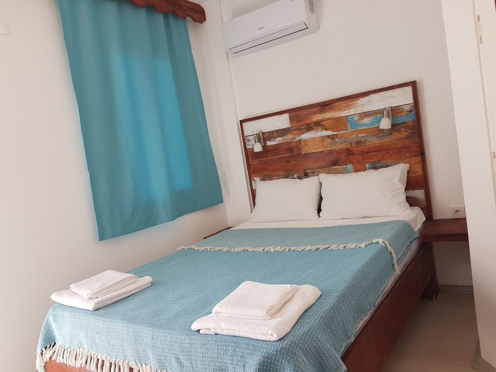 Deluxe Double Room, 1 Queen Bed photo 3