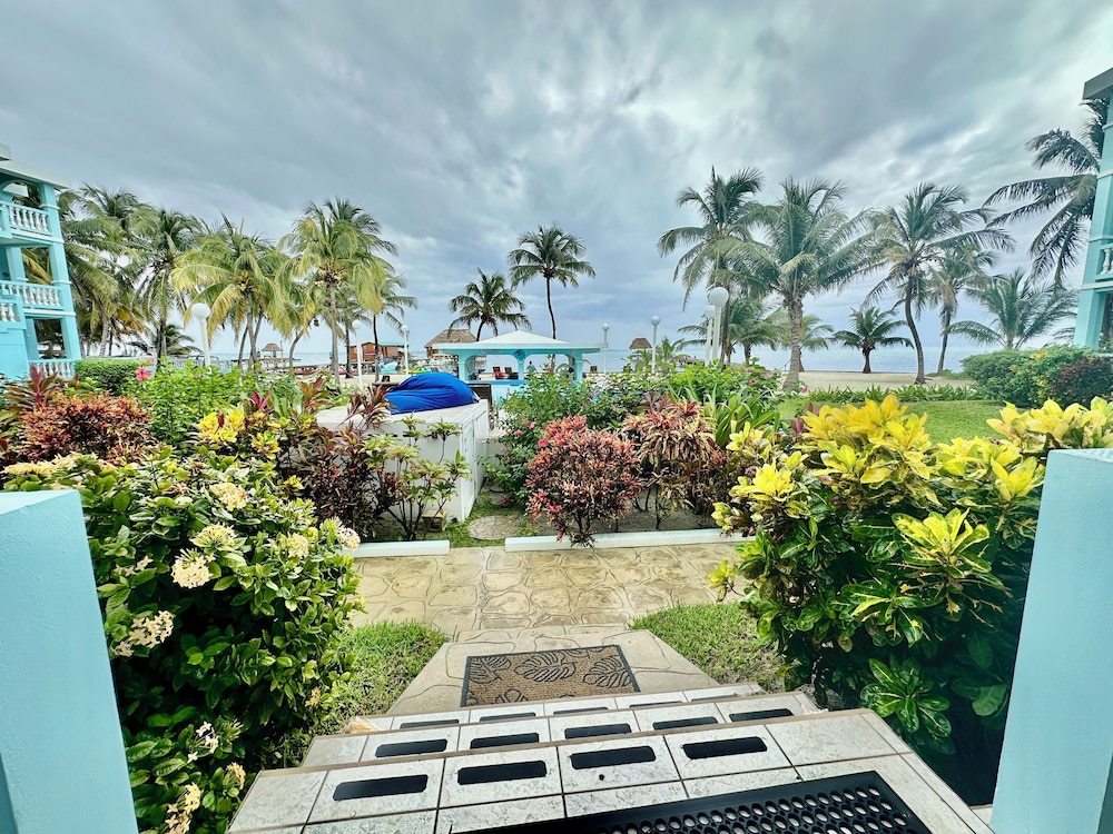 Comfort Condo, Beach View