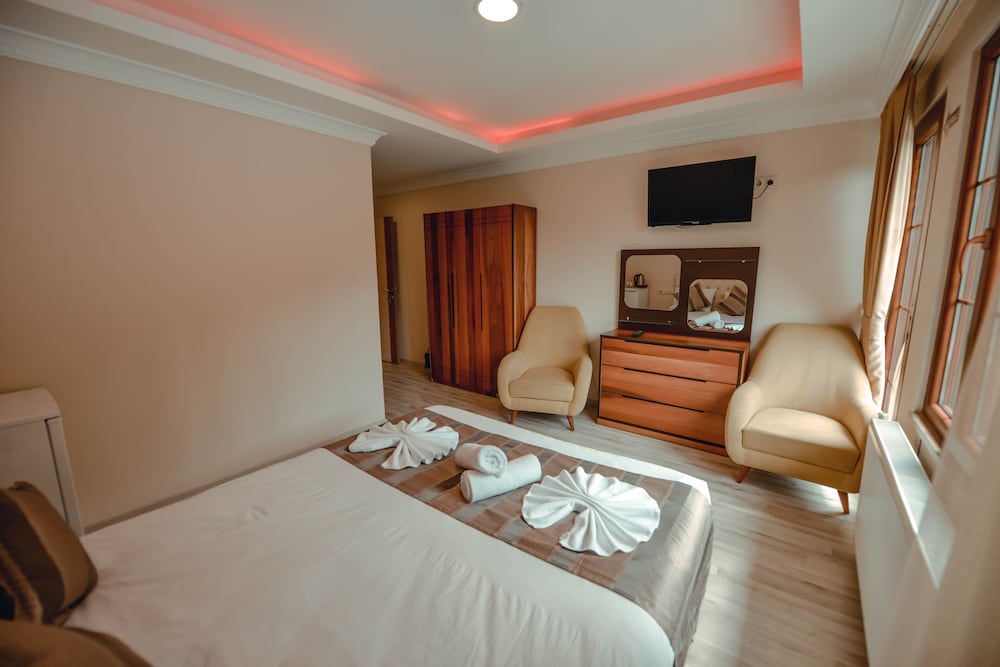 Deluxe Double Room, Lake View photo 1