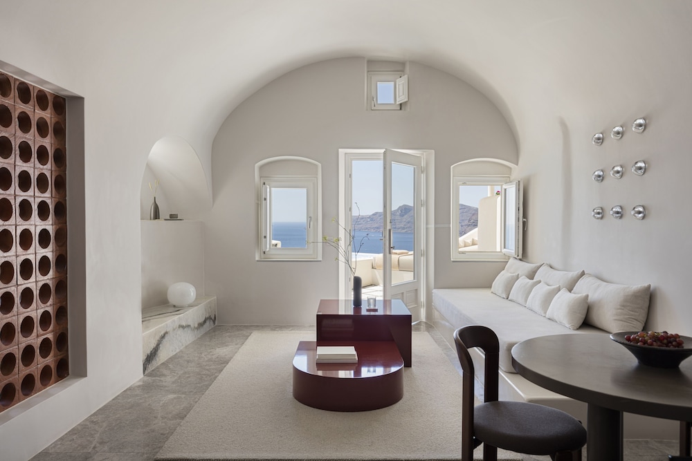 Infinity Pool Suite