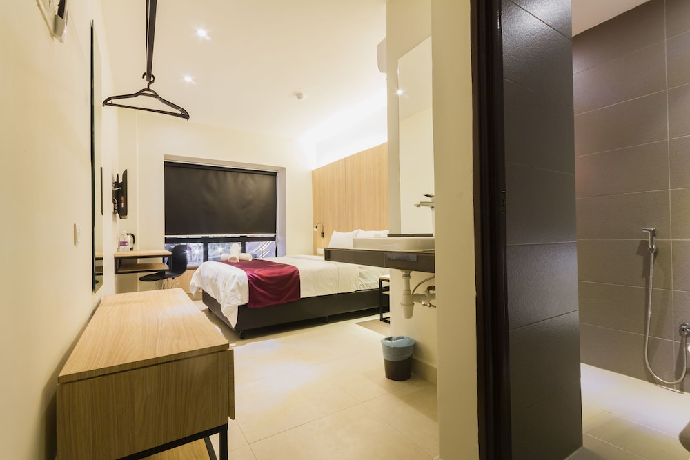 Executive Queen Room - Photo 6