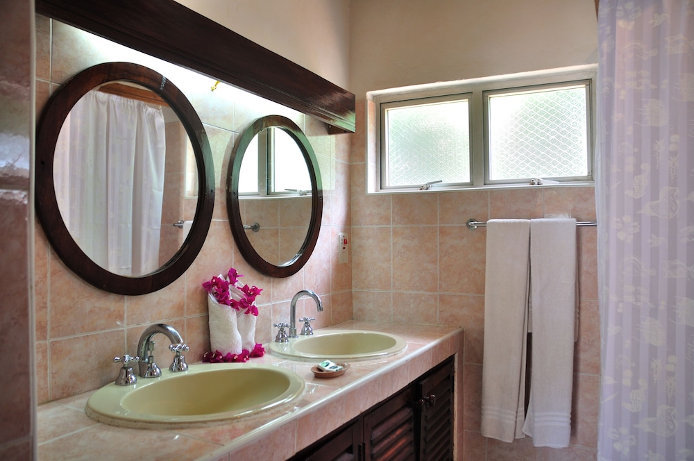 Standard Triple Room, Garden View photo 2