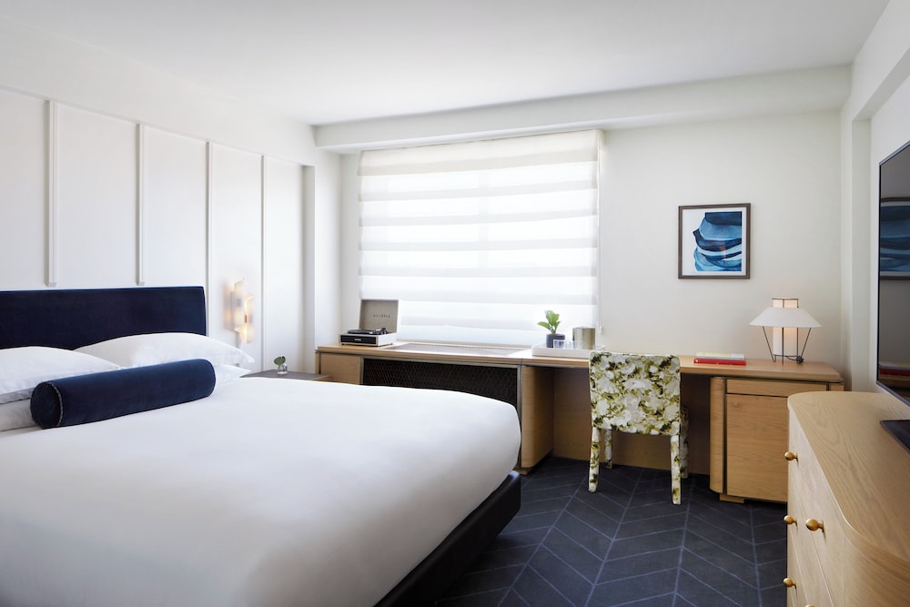 Room, 1 King Bed (Essential)