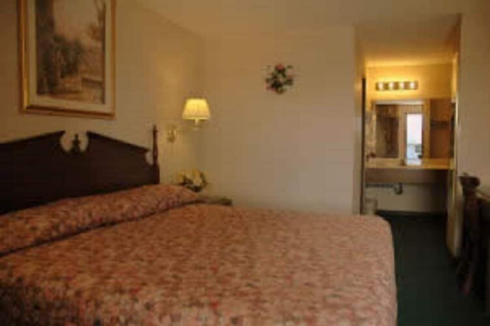 Standard Room, 1 Queen Bed photo 1