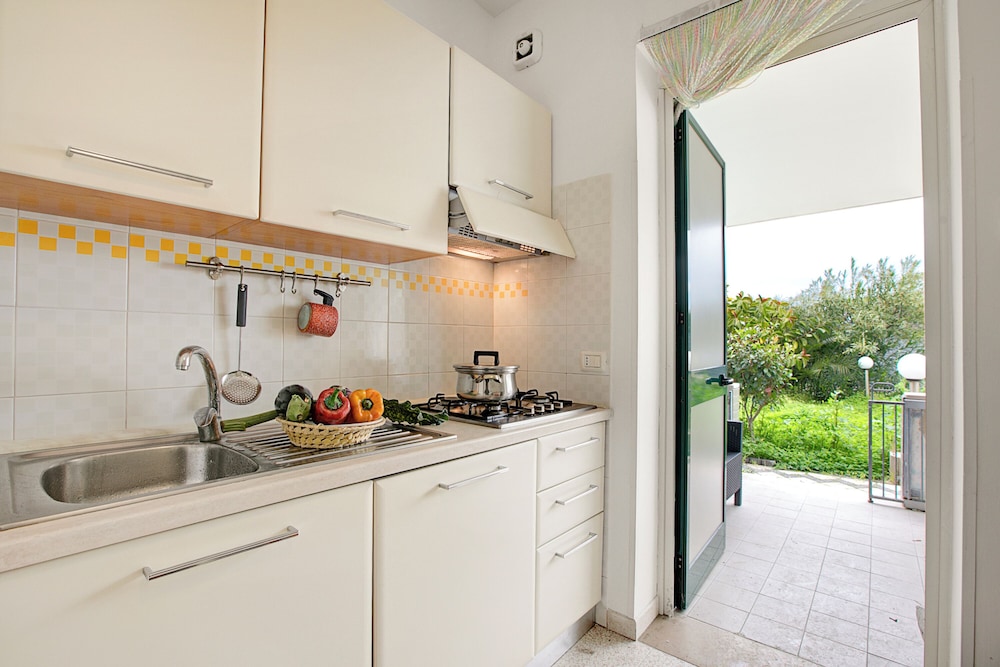 Family Apartment, Multiple Bedrooms (Stella Marina Apartment 2)