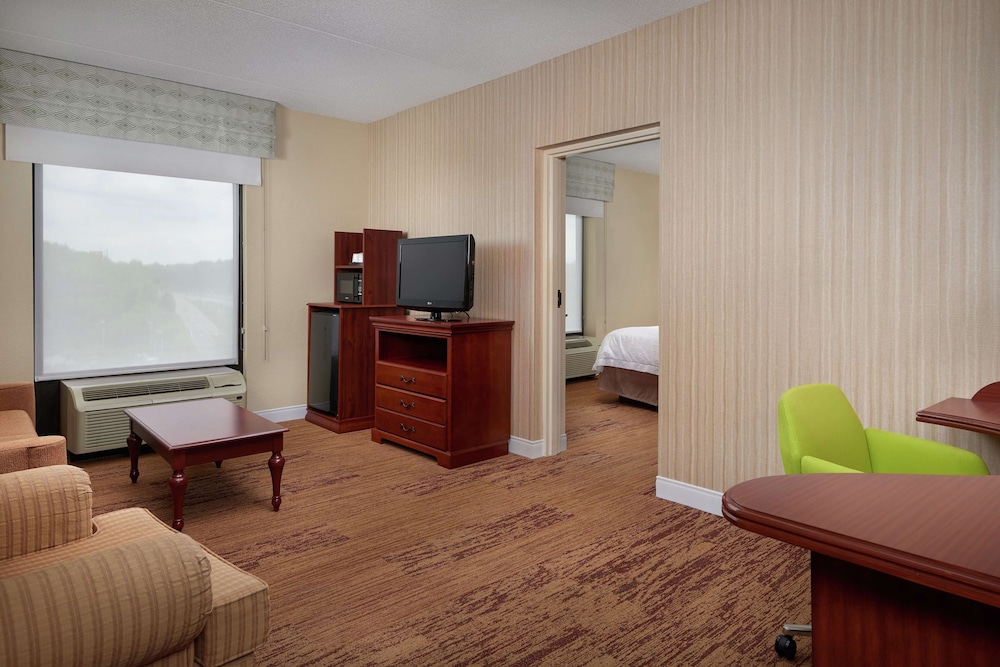 Suite, 1 King Bed, Non Smoking - Photo 3