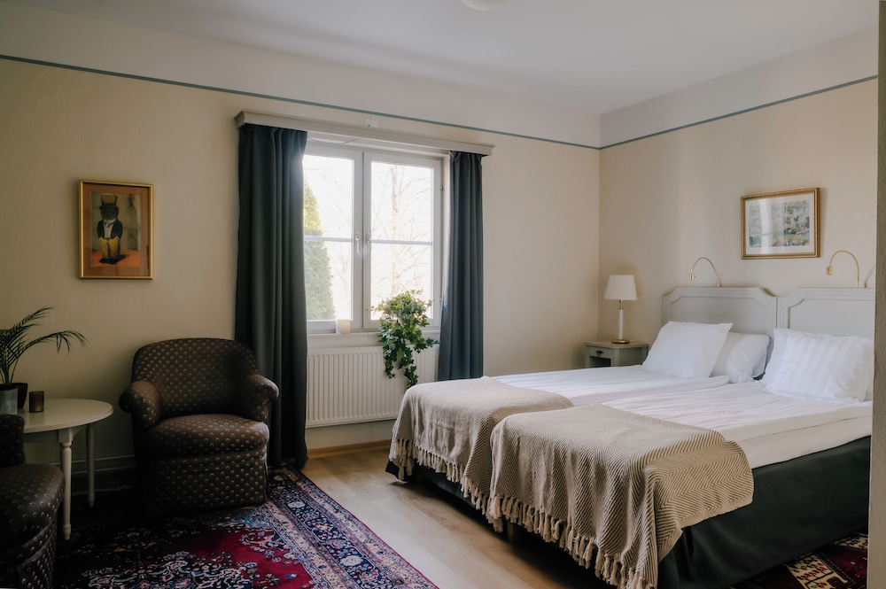 Basic Double Room, 2 Twin Beds photo 2