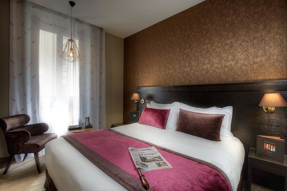 Deluxe Room, 1 Queen Bed - Photo 12