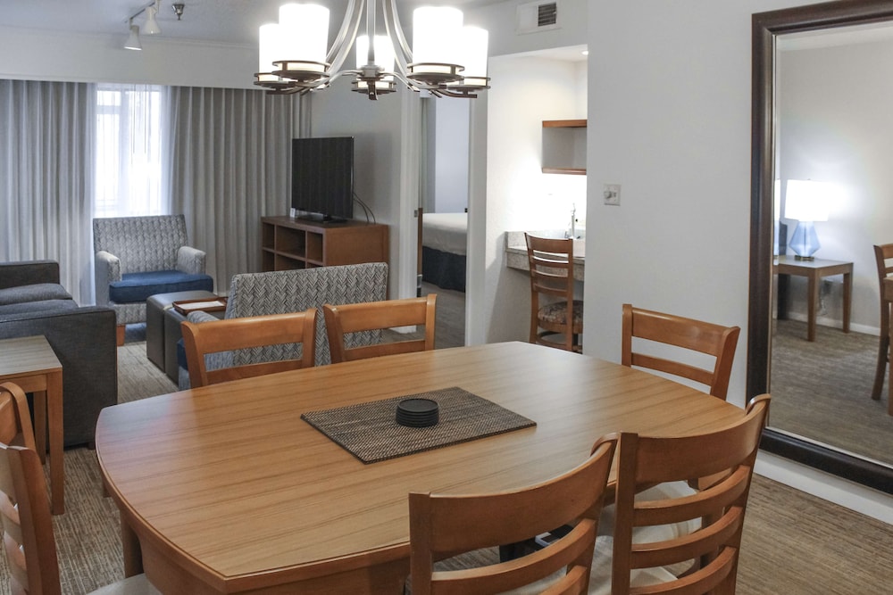 2 Bedroom 1 King and 2 Twins Suite - Photo 11