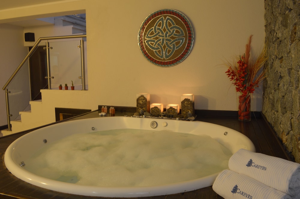 Superior Apartment, 2 Bedrooms, Jetted Tub photo 2