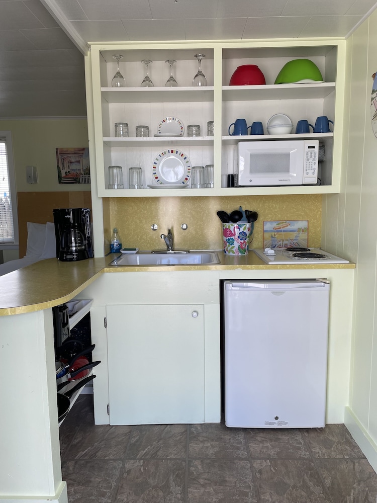 Motel #3 - 2 room kitchenette photo 3