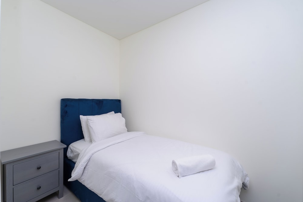 Luxury Apartment, 4 Bedrooms, Park View photo 2
