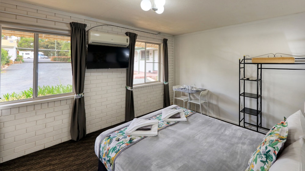 Double Room, 1 Queen Bed photo 3