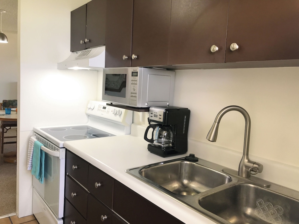 Diamond Head and Ocean views with King Bed and Parking: Apartment, 1 Bedroom, Balcony, Ocean View (0045) photo