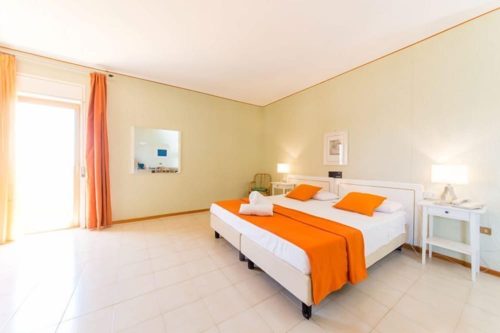 Standard Double or Twin Room, Balcony, Sea View photo 2