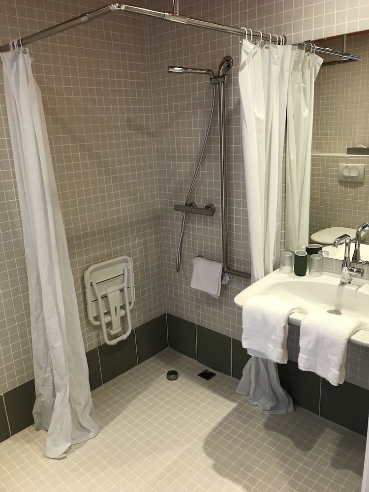 Classic Double Room, Accessible - Photo 3